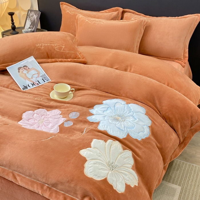91家纺网 家纺一手货源 找家纺 佳居缘 2025新款牛奶绒贴布绣四件套-黛西 黛西-南瓜橘