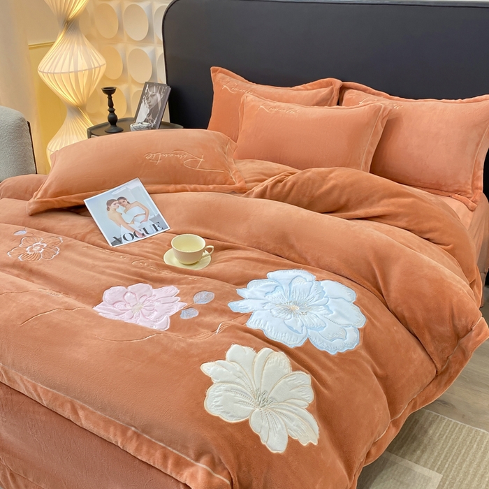 91家纺网 家纺一手货源 找家纺 佳居缘 2025新款牛奶绒贴布绣四件套-黛西 黛西-南瓜橘