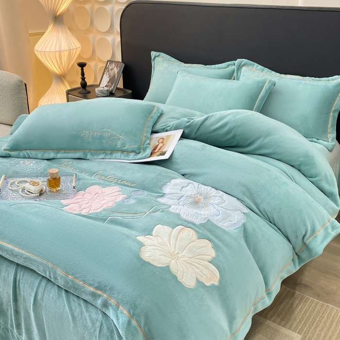 91家纺网 家纺一手货源 找家纺 佳居缘 2025新款牛奶绒贴布绣四件套-黛西 黛西-薄荷绿