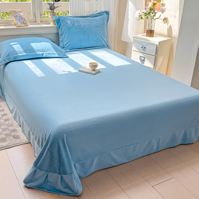 91家纺网 家纺一手货源 找家纺 佳居缘 2025新款牛奶绒贴布绣四件套-黛西 黛西-玻璃蓝