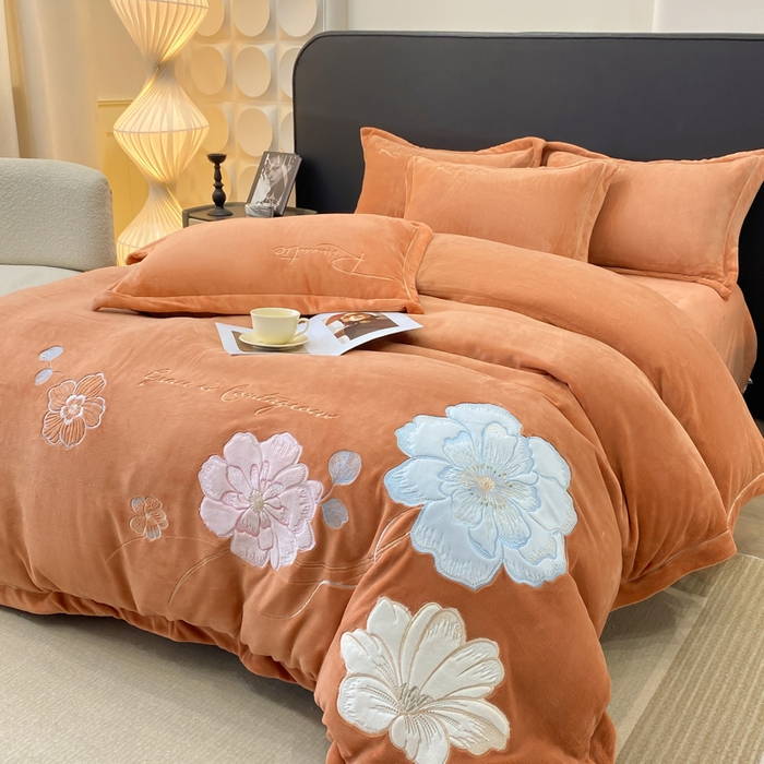 91家纺网 家纺一手货源 找家纺 佳居缘 2025新款牛奶绒贴布绣四件套-黛西 黛西-南瓜橘