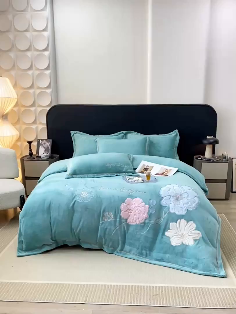 91家纺网 家纺一手货源 找家纺 佳居缘 2025新款牛奶绒贴布绣四件套-黛西 黛西-薄荷绿