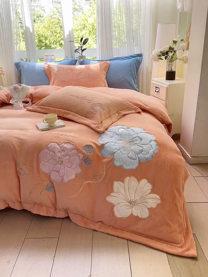 91家纺网 家纺一手货源 找家纺 佳居缘 2025新款牛奶绒贴布绣四件套-黛西 黛西-暖玉