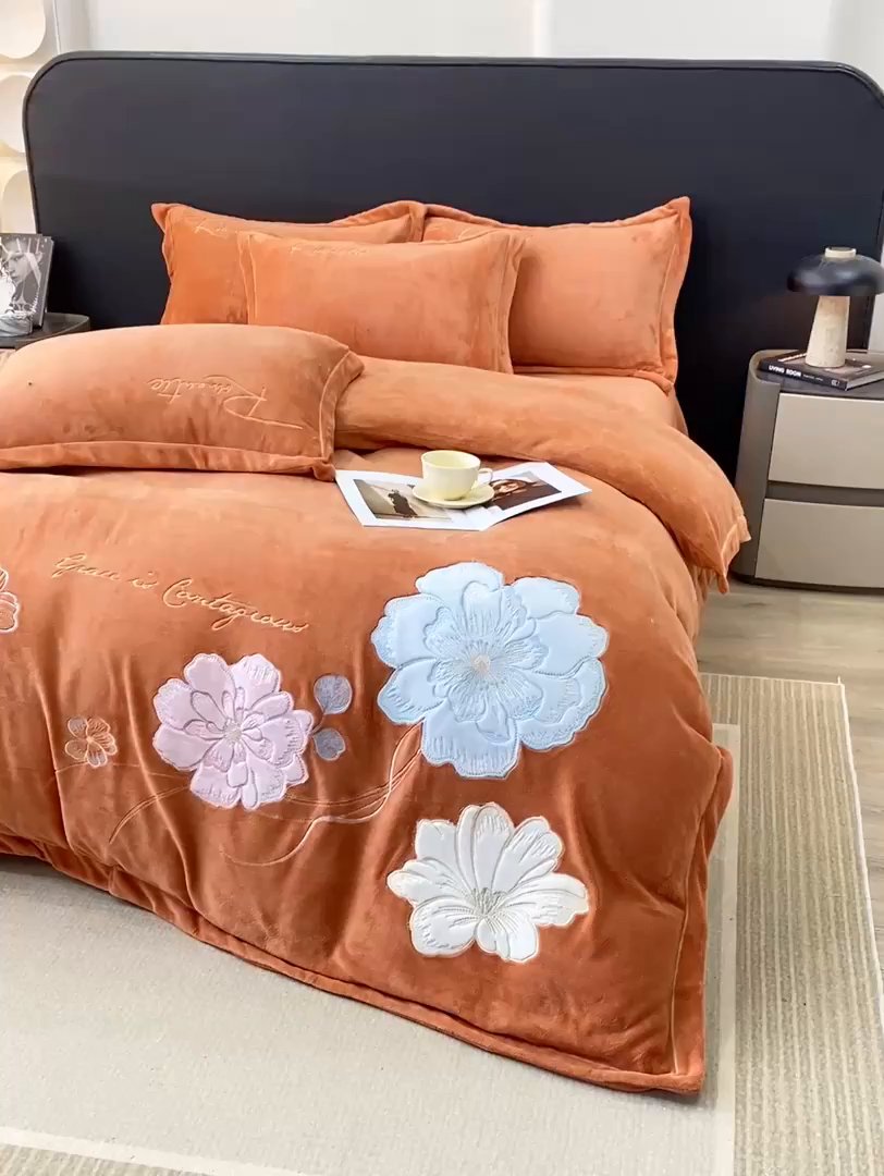 91家纺网 家纺一手货源 找家纺 佳居缘 2025新款牛奶绒贴布绣四件套-黛西 黛西-南瓜橘