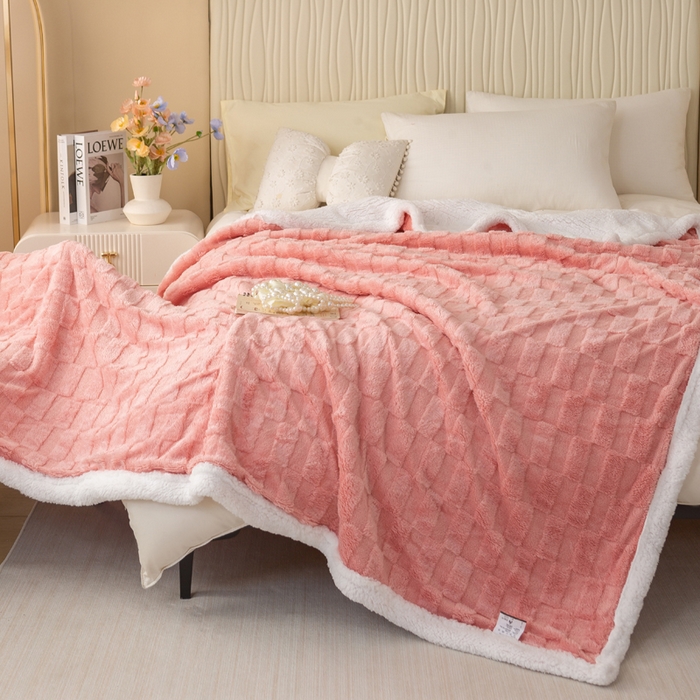 91家纺网 家纺一手货源 找家纺 佳居缘 【双面绒-方格】 2025加厚保暖羊羔绒毛毯双层塔芙绒毯子跨境专供外贸出口定制 方格-粉
