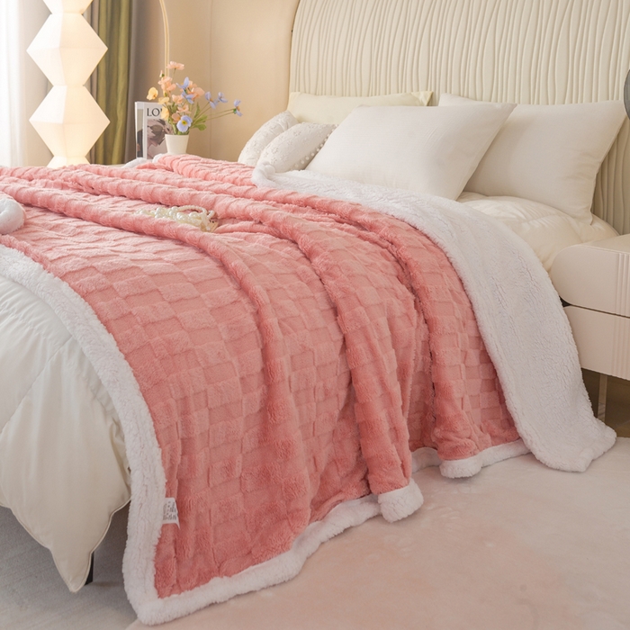 91家纺网 家纺一手货源 找家纺 佳居缘 【双面绒-方格】 2025加厚保暖羊羔绒毛毯双层塔芙绒毯子跨境专供外贸出口定制 方格-粉