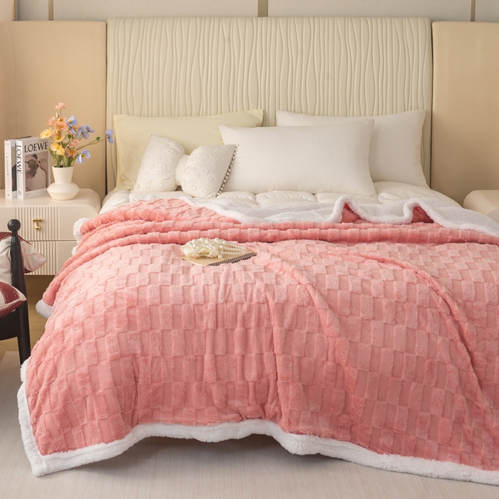 91家纺网 家纺一手货源 找家纺 佳居缘 【双面绒-方格】 2025加厚保暖羊羔绒毛毯双层塔芙绒毯子跨境专供外贸出口定制 方格-粉