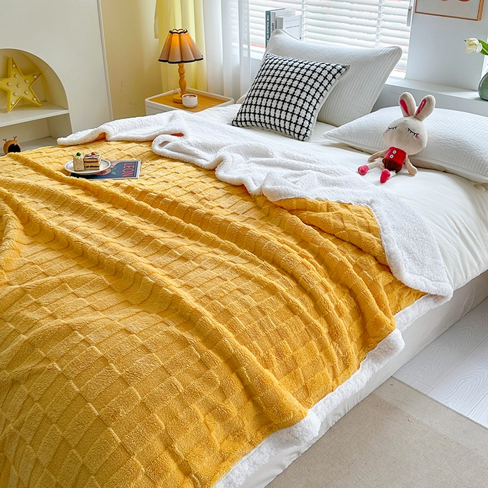 91家纺网 家纺一手货源 找家纺 佳居缘 【双面绒-方格】 2025加厚保暖羊羔绒毛毯双层塔芙绒毯子跨境专供外贸出口定制 方格-杏黄