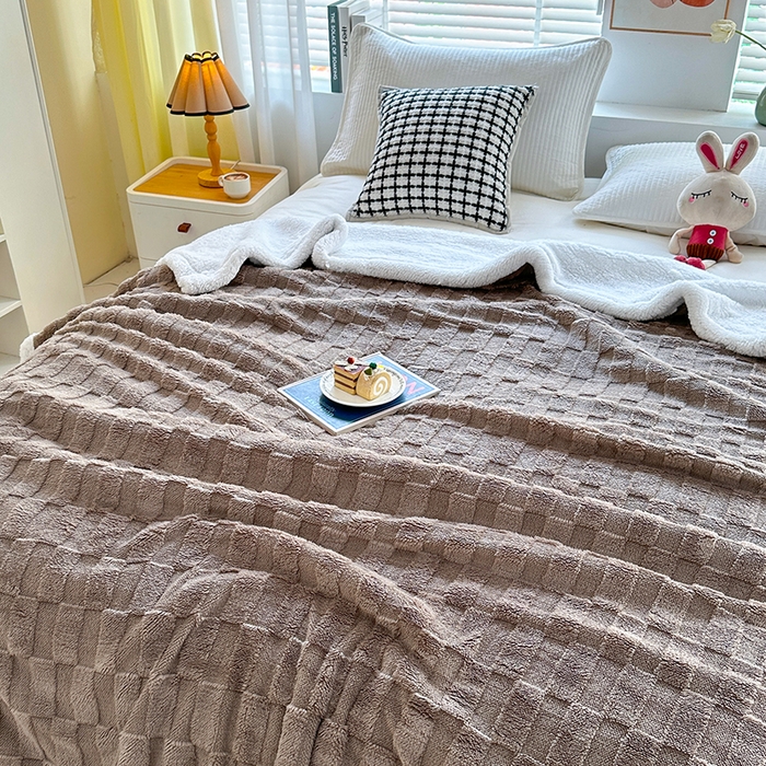 91家纺网 家纺一手货源 找家纺 佳居缘 【双面绒-方格】 2025加厚保暖羊羔绒毛毯双层塔芙绒毯子跨境专供外贸出口定制 方格-棕色