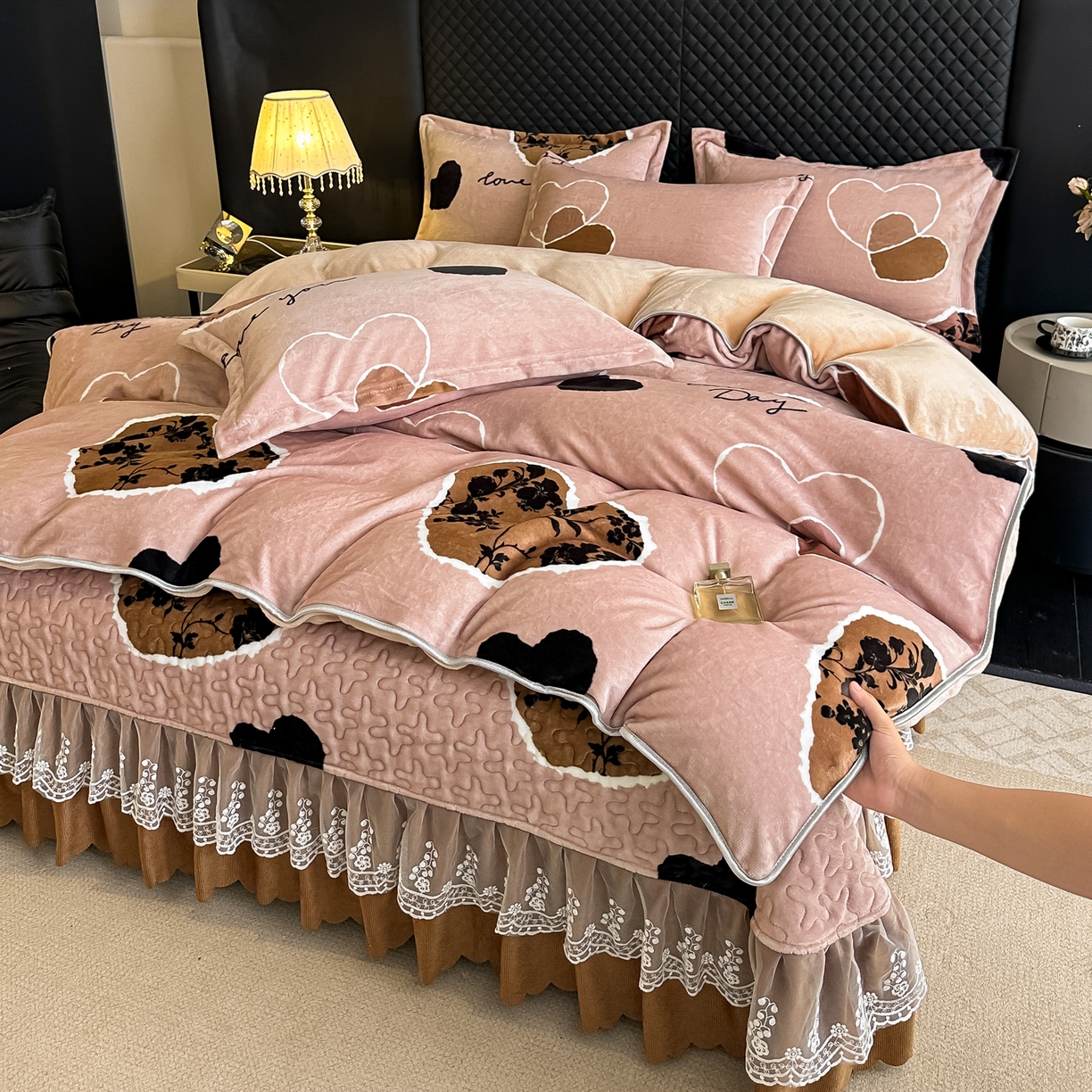 91家纺网 家纺一手货源 找家纺 栩裕纺织 2025新款加厚牛奶绒床盖四件套 爱慕