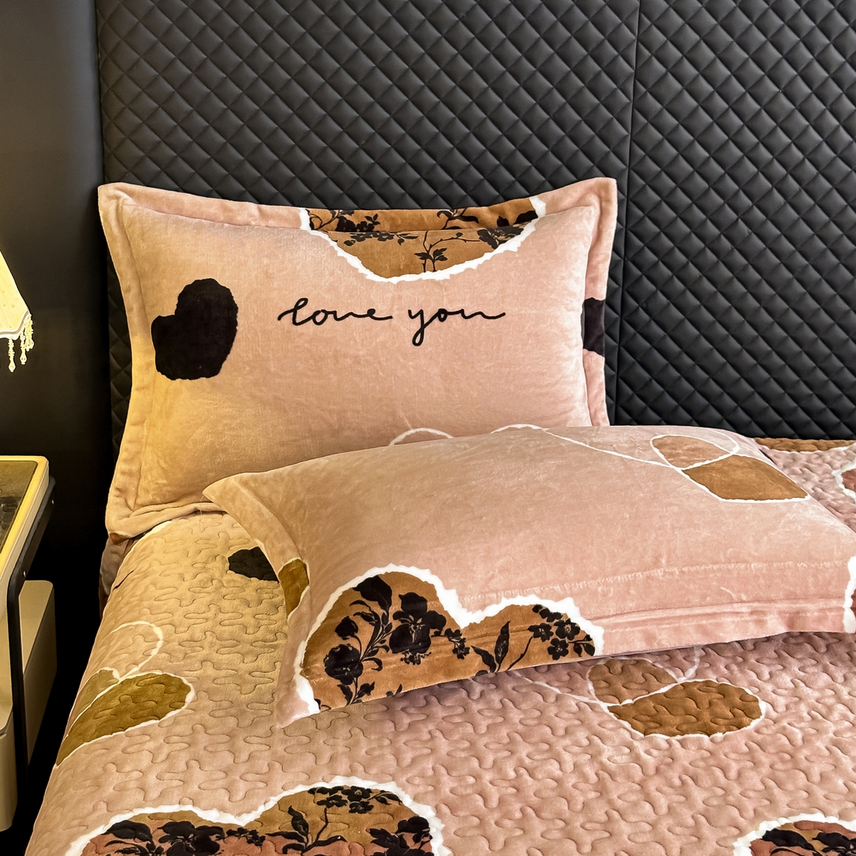 91家纺网 家纺一手货源 找家纺 栩裕纺织 2025新款加厚牛奶绒床盖四件套 爱慕