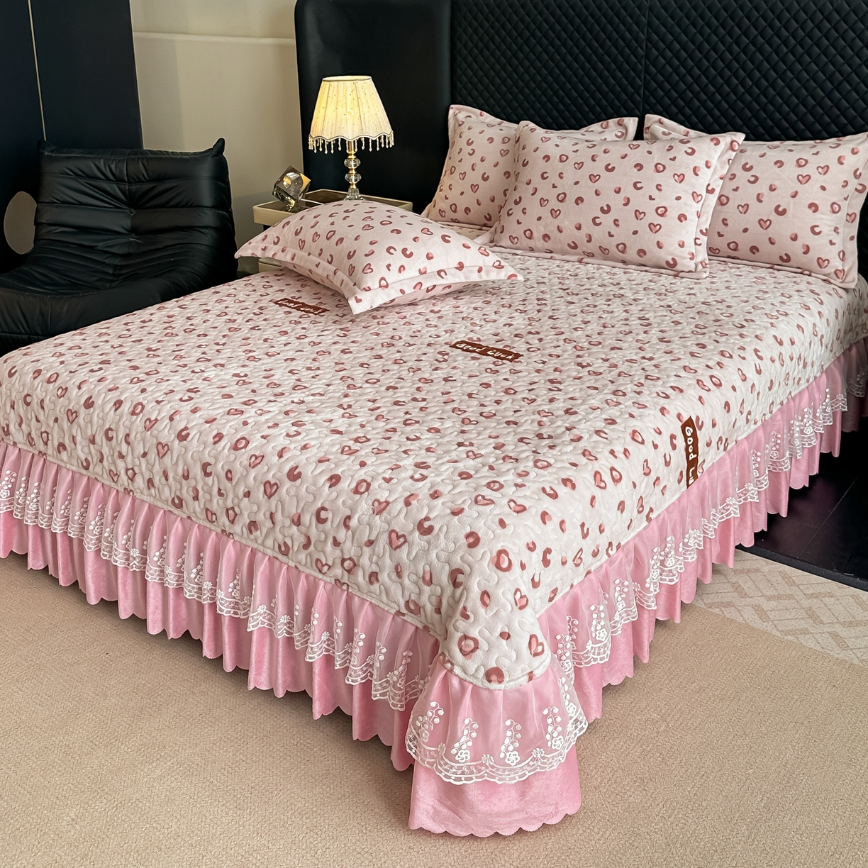 91家纺网 家纺一手货源 找家纺 栩裕纺织 2025新款加厚牛奶绒床盖四件套 爱心满满