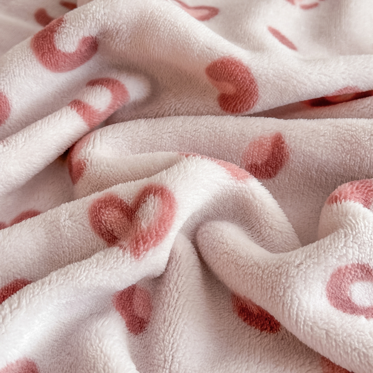 91家纺网 家纺一手货源 找家纺 栩裕纺织 2025新款加厚牛奶绒床盖四件套 爱心满满