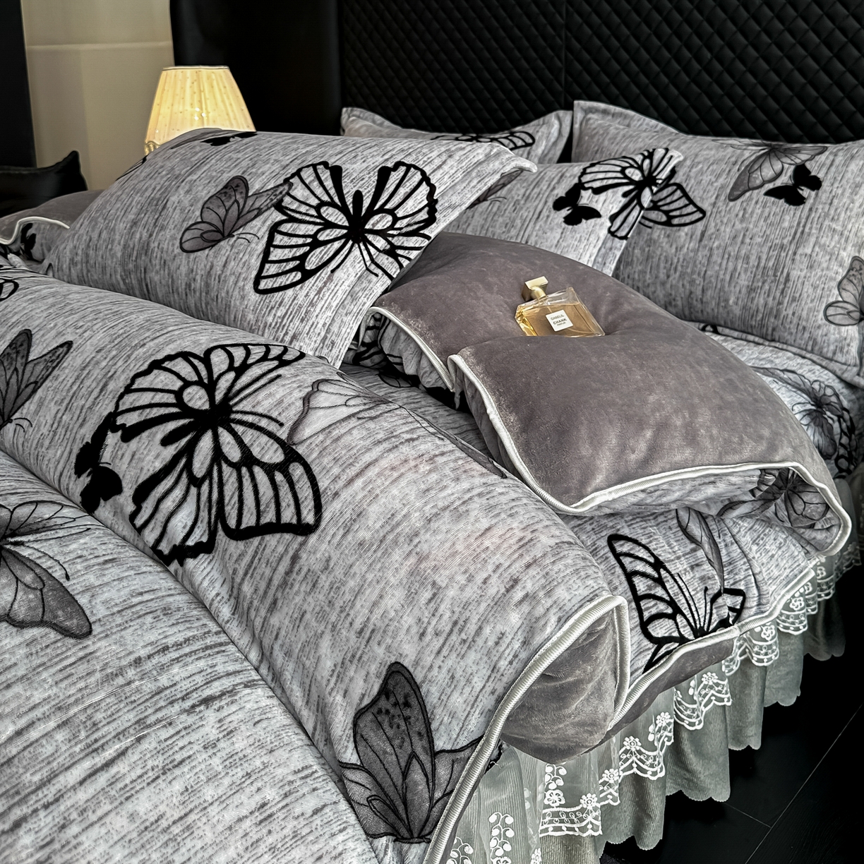 91家纺网 家纺一手货源 找家纺 栩裕纺织 2025新款加厚牛奶绒床盖四件套 蝶舞飞影