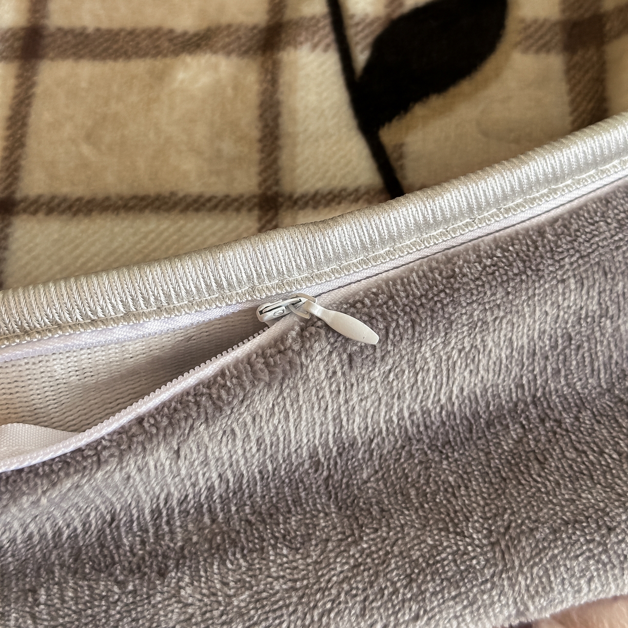 91家纺网 家纺一手货源 找家纺 栩裕纺织 2025新款加厚牛奶绒床盖四件套 素影