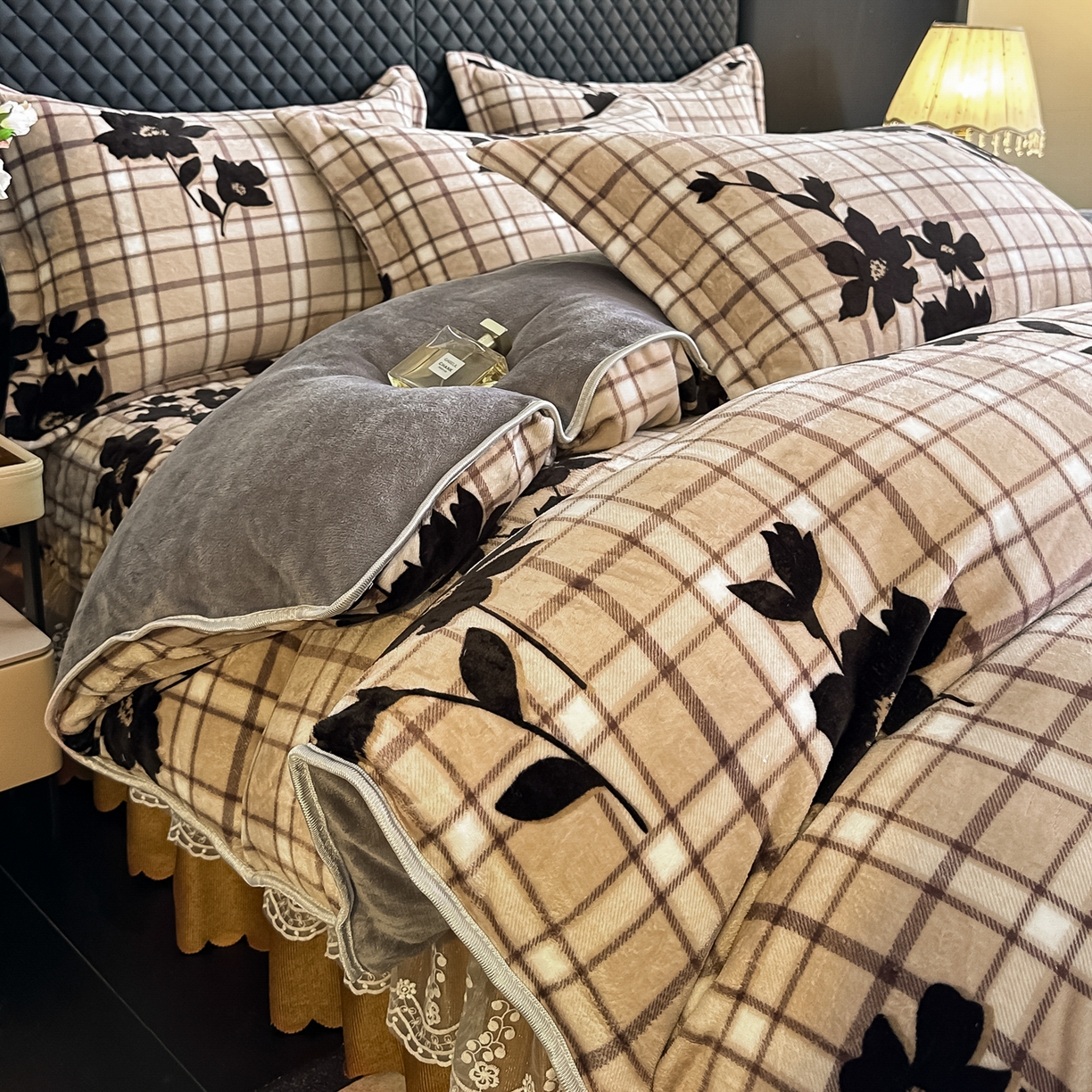 91家纺网 家纺一手货源 找家纺 栩裕纺织 2025新款加厚牛奶绒床盖四件套 素影