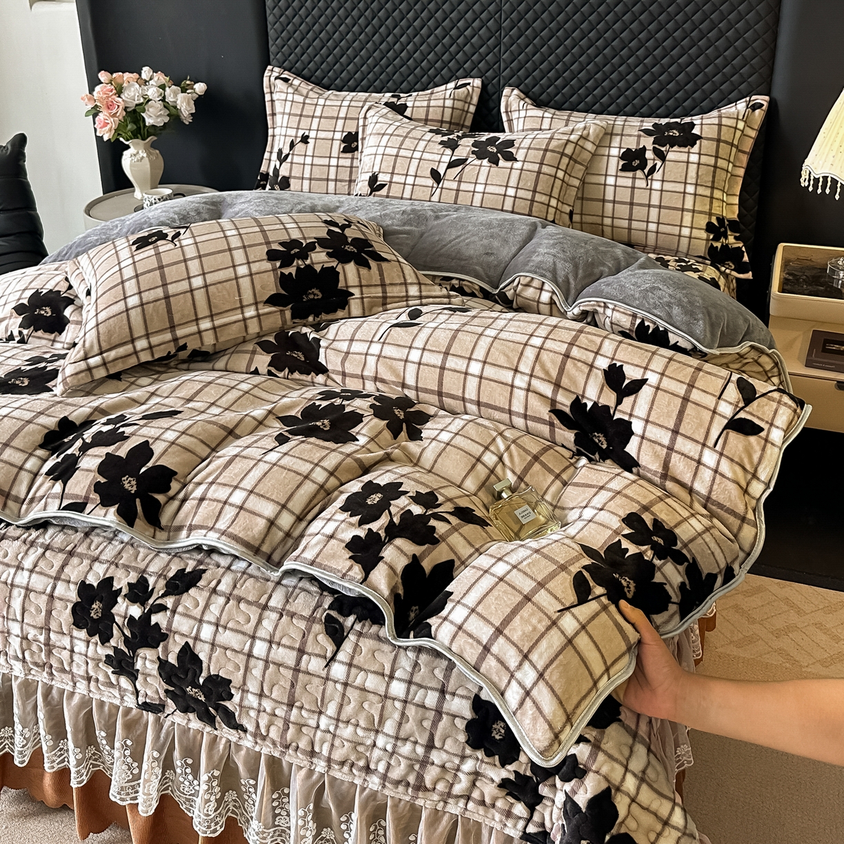 91家纺网 家纺一手货源 找家纺 栩裕纺织 2025新款加厚牛奶绒床盖四件套 素影