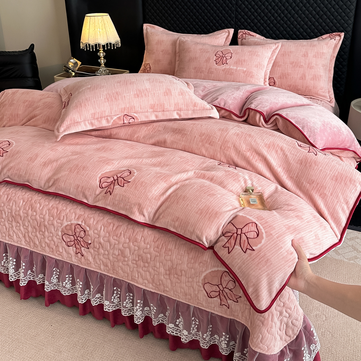 91家纺网 家纺一手货源 找家纺 栩裕纺织 2025新款加厚牛奶绒床盖四件套 同心结