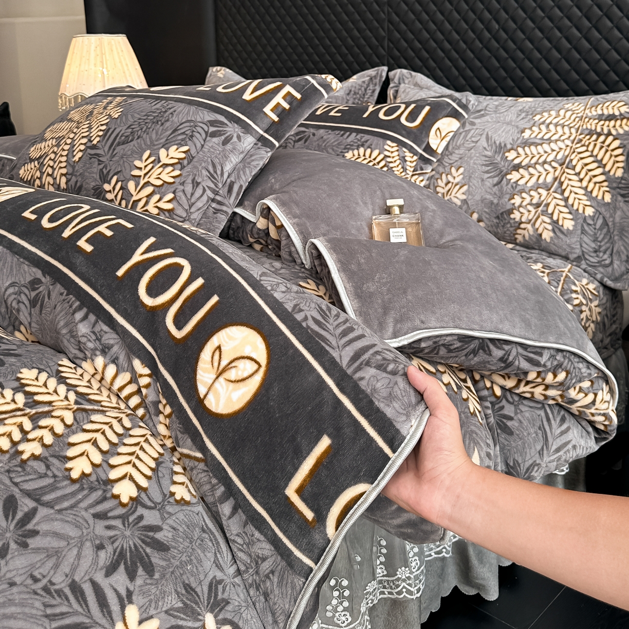 91家纺网 家纺一手货源 找家纺 栩裕纺织 2025新款加厚牛奶绒床盖四件套 之秋