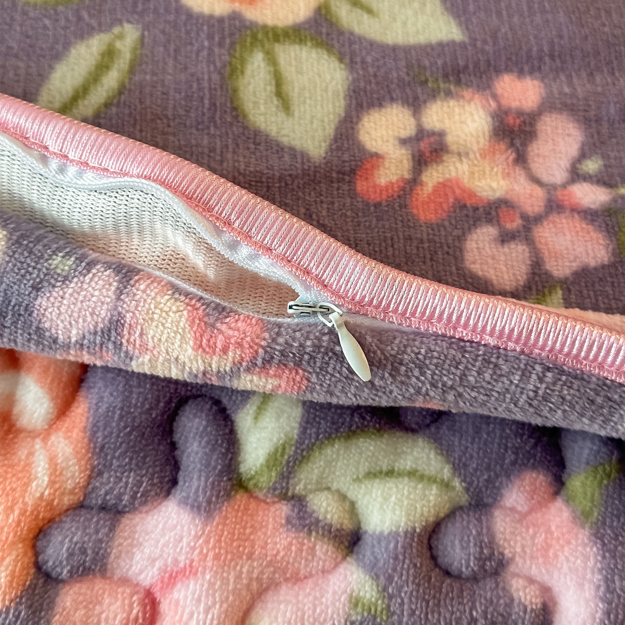 91家纺网 家纺一手货源 找家纺 栩裕纺织 2025新款加厚牛奶绒床盖四件套 紫色物语