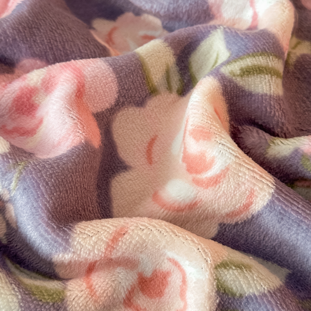 91家纺网 家纺一手货源 找家纺 栩裕纺织 2025新款加厚牛奶绒床盖四件套 紫色物语