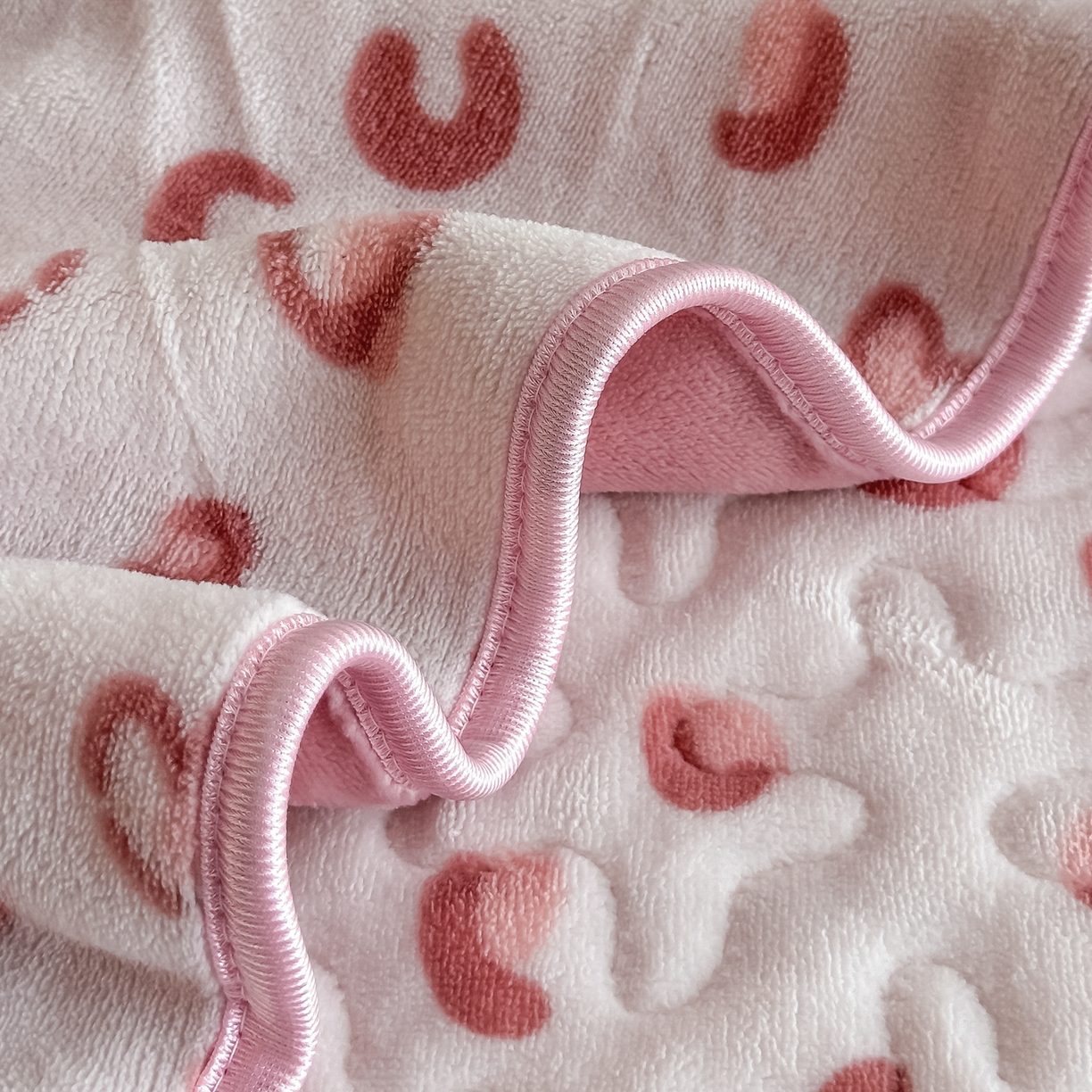 91家纺网 家纺一手货源 找家纺 凤杰家纺 2025新款加厚牛奶绒床盖四件套 爱心满满