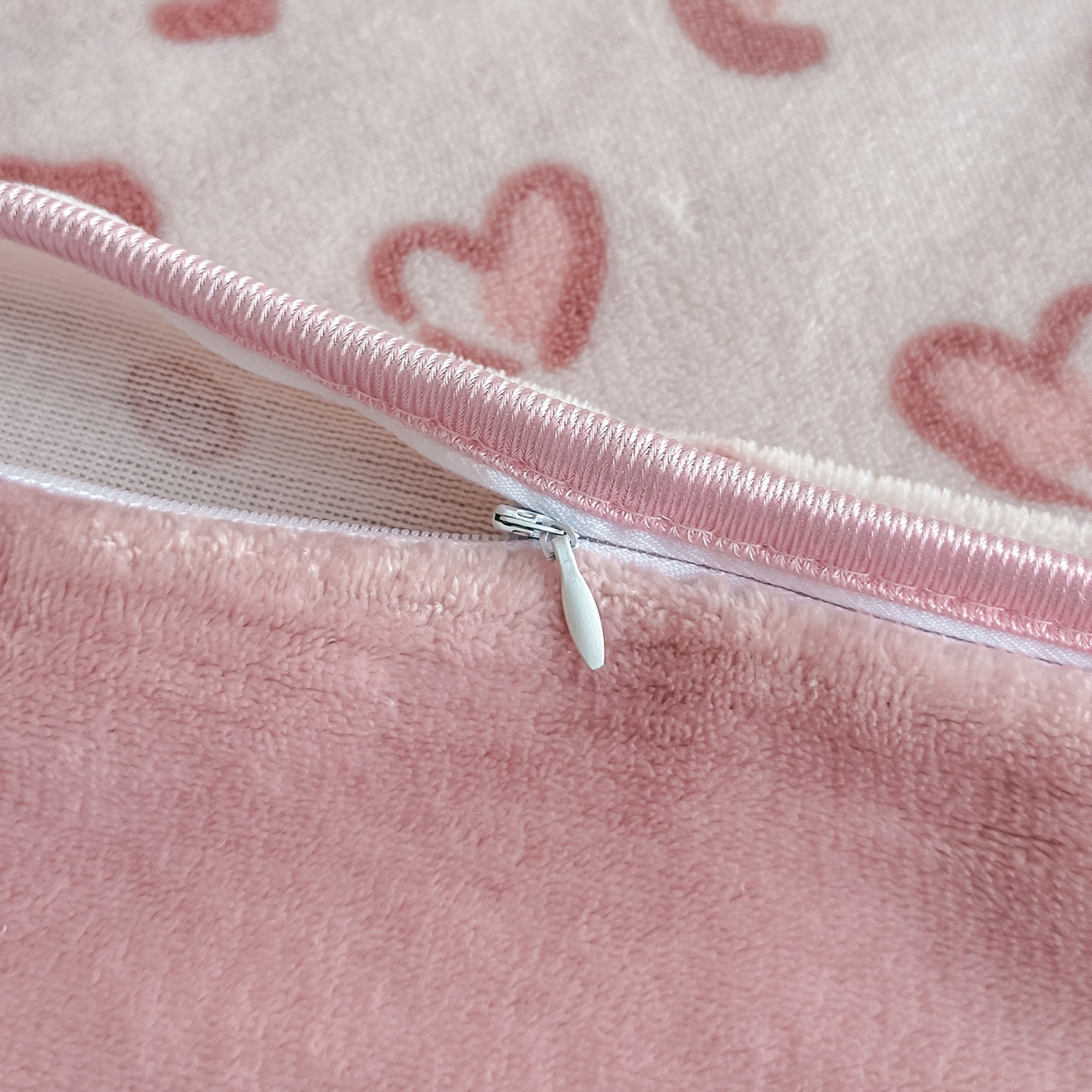 91家纺网 家纺一手货源 找家纺 凤杰家纺 2025新款加厚牛奶绒床盖四件套 爱心满满