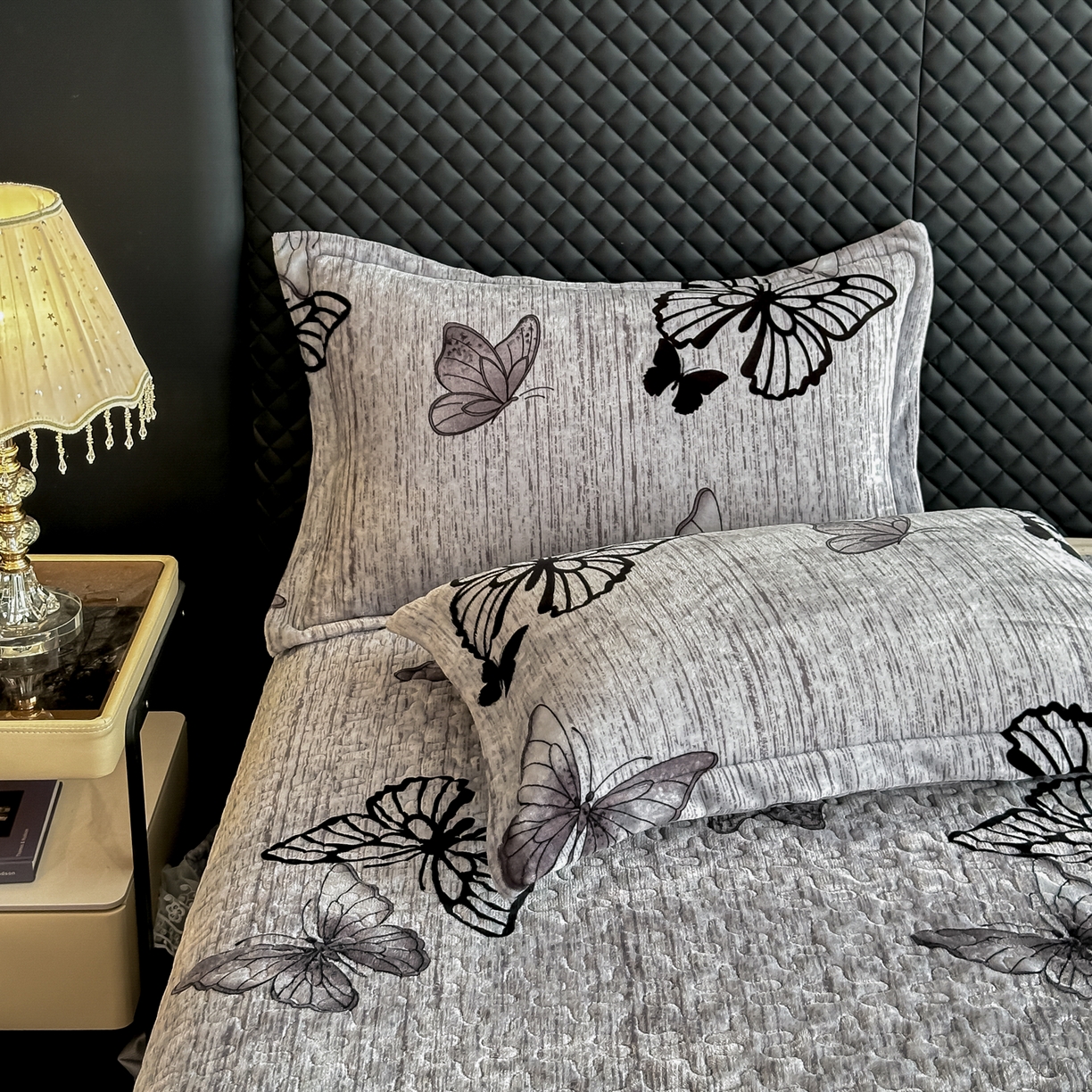 91家纺网 家纺一手货源 找家纺 凤杰家纺 2025新款加厚牛奶绒床盖四件套 蝶舞飞影