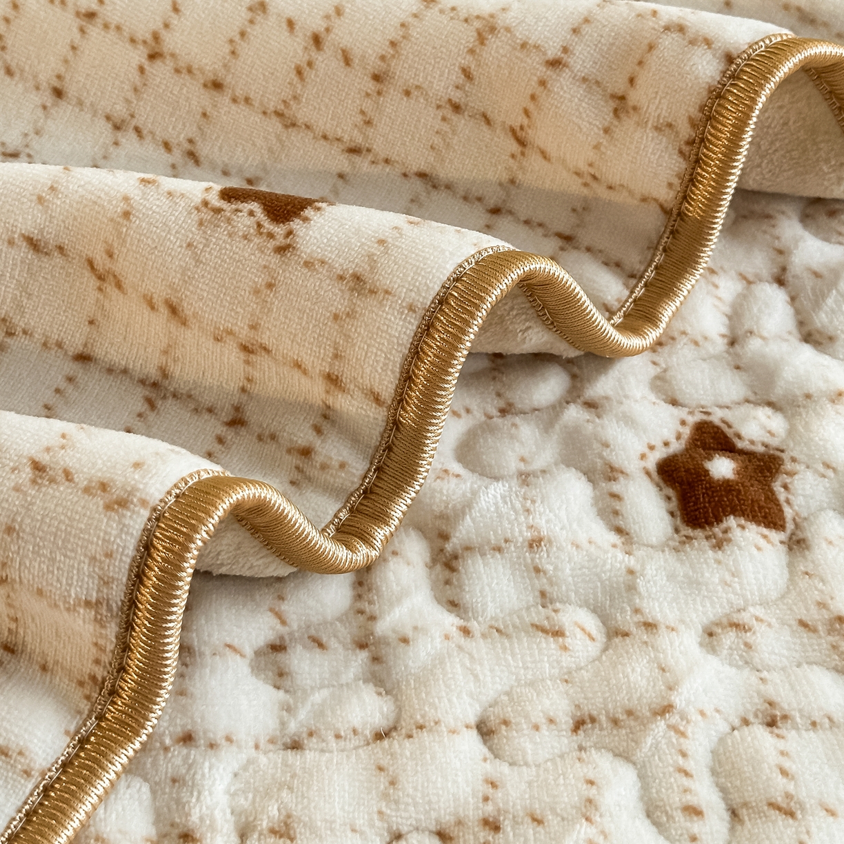 91家纺网 家纺一手货源 找家纺 凤杰家纺 2025新款加厚牛奶绒床盖四件套 米格