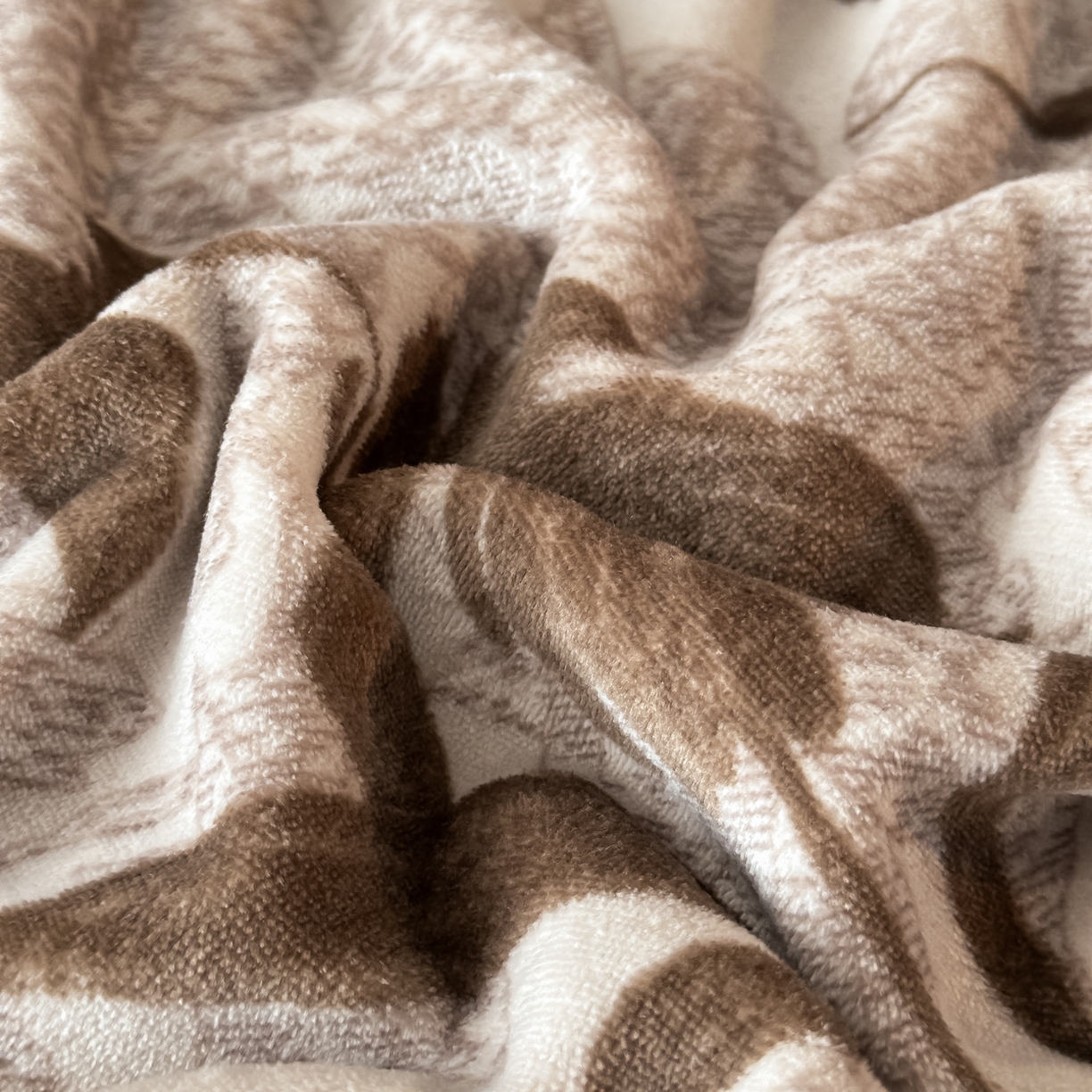 91家纺网 家纺一手货源 找家纺 凤杰家纺 2025新款加厚牛奶绒床盖四件套 赛琳娜