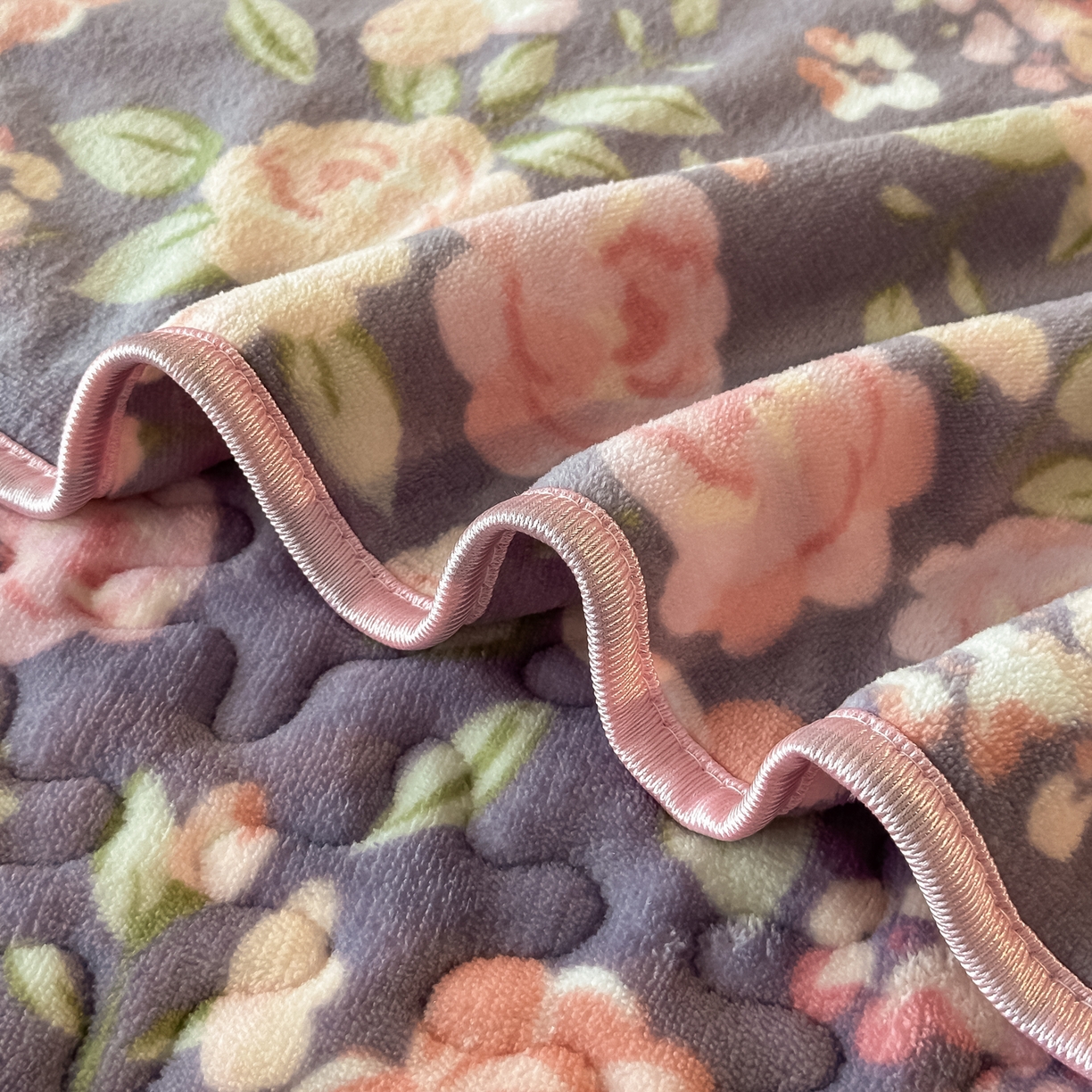 91家纺网 家纺一手货源 找家纺 凤杰家纺 2025新款加厚牛奶绒床盖四件套 紫色物语