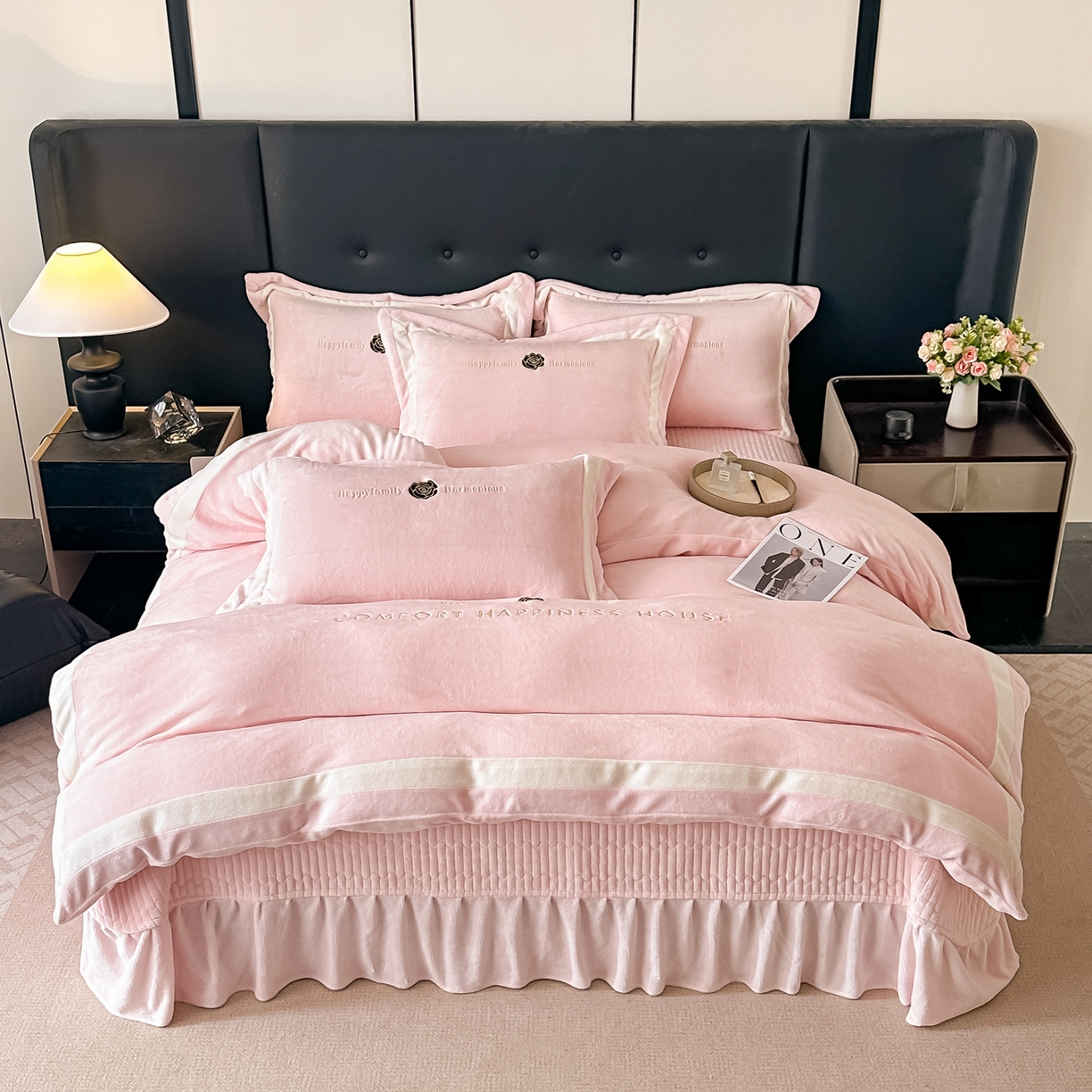 91家纺网 家纺一手货源 找家纺 （总）富米莱（原臻工厂） 2025新品热卖双拼刺锈牛奶绒床盖四件套拼角纯色