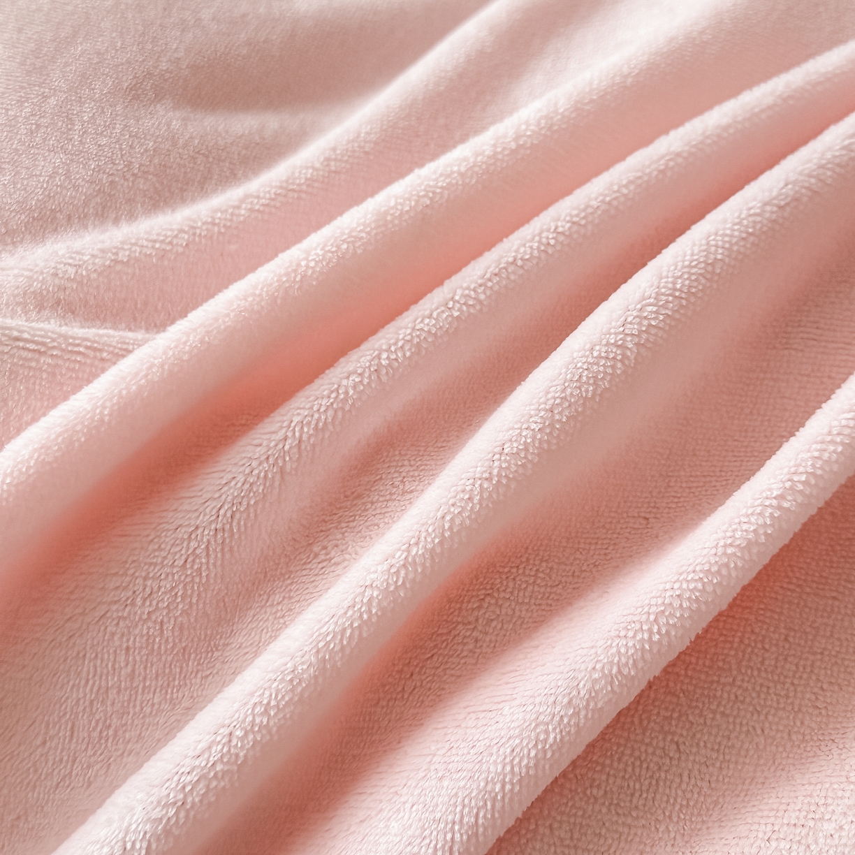 91家纺网 家纺一手货源 找家纺 （总）富米莱（原臻工厂） 2025新品热卖双拼刺锈牛奶绒床盖四件套拼角纯色