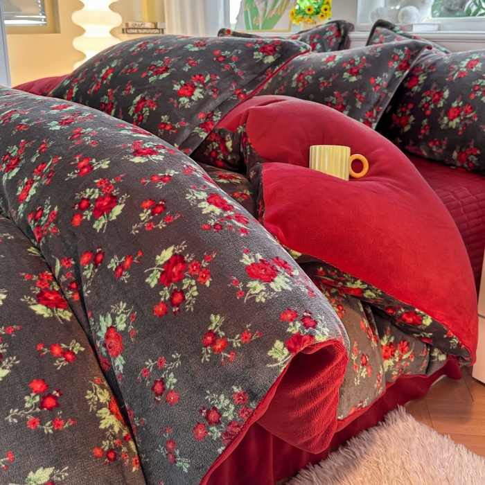 91家纺网 家纺一手货源 找家纺 （总）梓之赫 2025新款保暖舒适牛奶绒印花夹棉床盖四件套