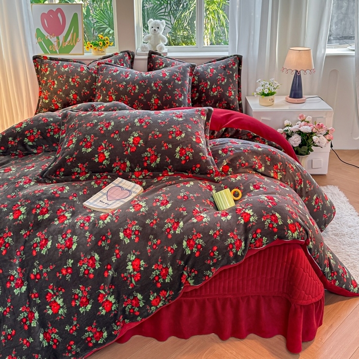 91家纺网 家纺一手货源 找家纺 （总）梓之赫 2025新款保暖舒适牛奶绒印花夹棉床盖四件套