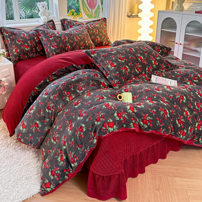 91家纺网 家纺一手货源 找家纺 （总）梓之赫 2025新款保暖舒适牛奶绒印花夹棉床盖四件套