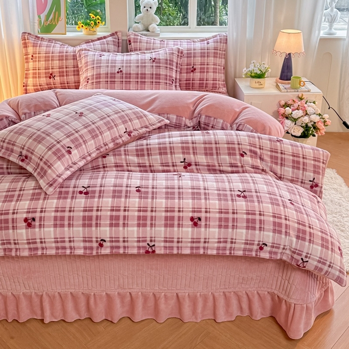 91家纺网 家纺一手货源 找家纺 梓之赫 2025新款保暖舒适牛奶绒印花夹棉床盖四件套 如约