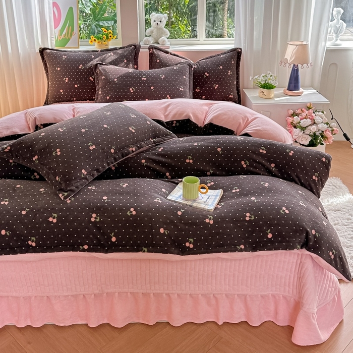 91家纺网 家纺一手货源 找家纺 梓之赫 2025新款保暖舒适牛奶绒印花夹棉床盖四件套 爱恋