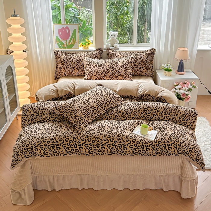 91家纺网 家纺一手货源 找家纺 梓之赫 2025新款保暖舒适牛奶绒印花夹棉床盖四件套 豹纹