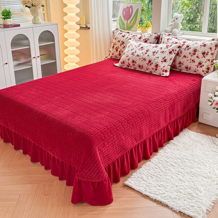 91家纺网 家纺一手货源 找家纺 梓之赫 2025新款保暖舒适牛奶绒印花夹棉床盖四件套 花盏-白