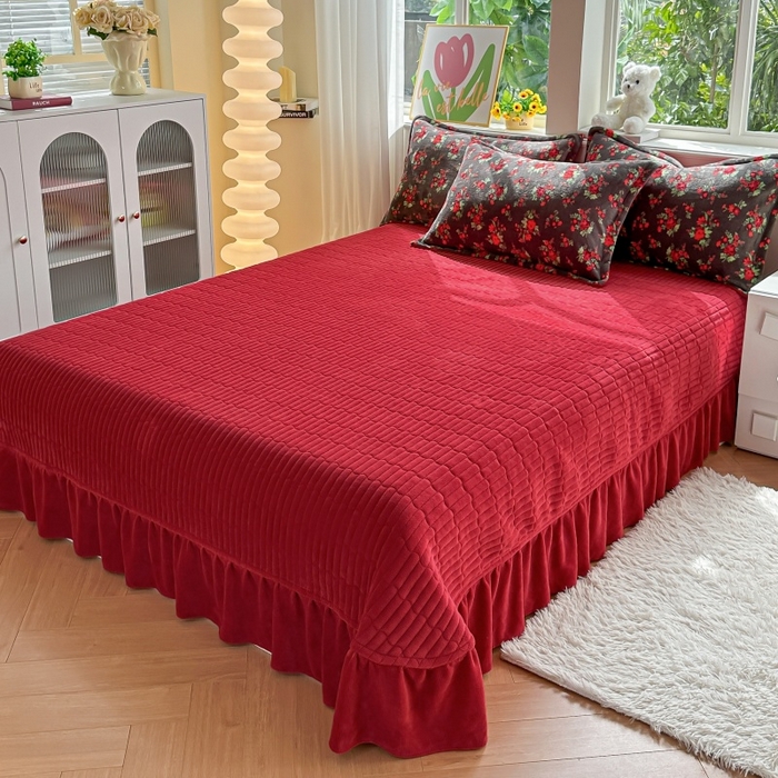 91家纺网 家纺一手货源 找家纺 梓之赫 2025新款保暖舒适牛奶绒印花夹棉床盖四件套 花盏-黑