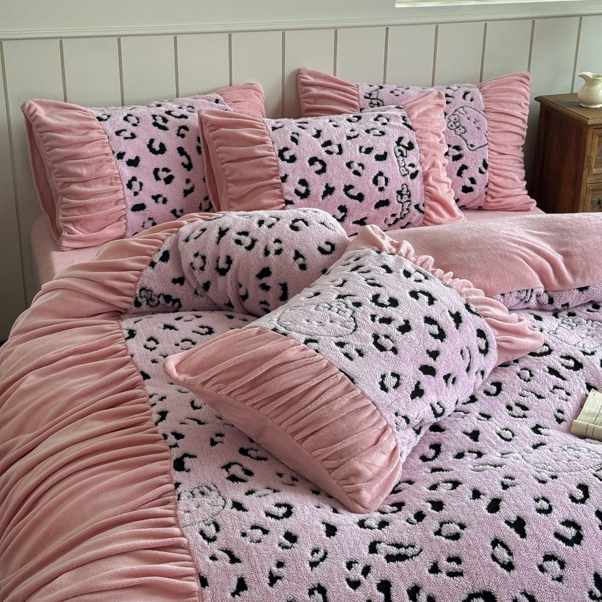 91家纺网 家纺一手货源 找家纺 新印象 2025新款法式阳离子绒保暖床盖四件套 斑豹粉