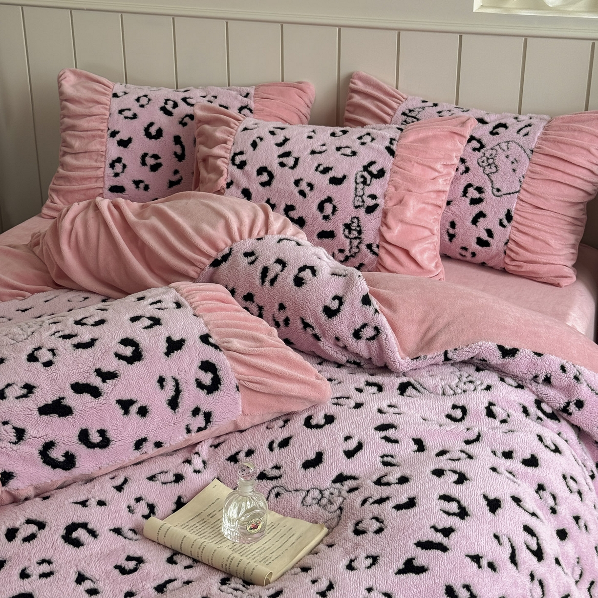 91家纺网 家纺一手货源 找家纺 新印象 2025新款法式阳离子绒保暖床盖四件套 斑豹粉