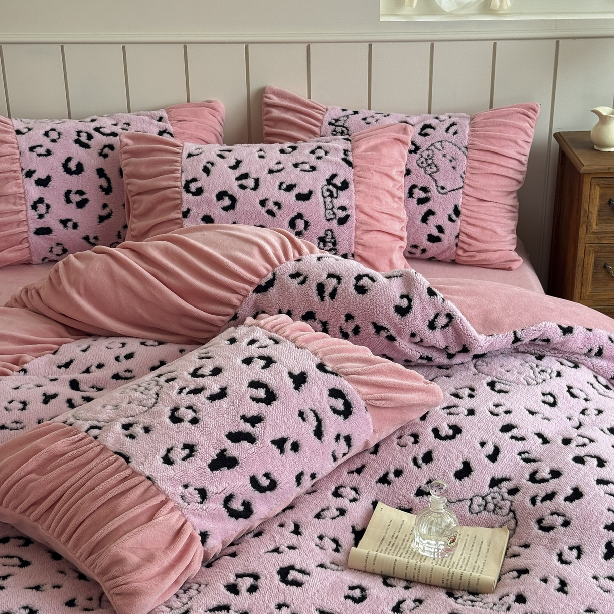 91家纺网 家纺一手货源 找家纺 新印象 2025新款法式阳离子绒保暖床盖四件套 斑豹粉