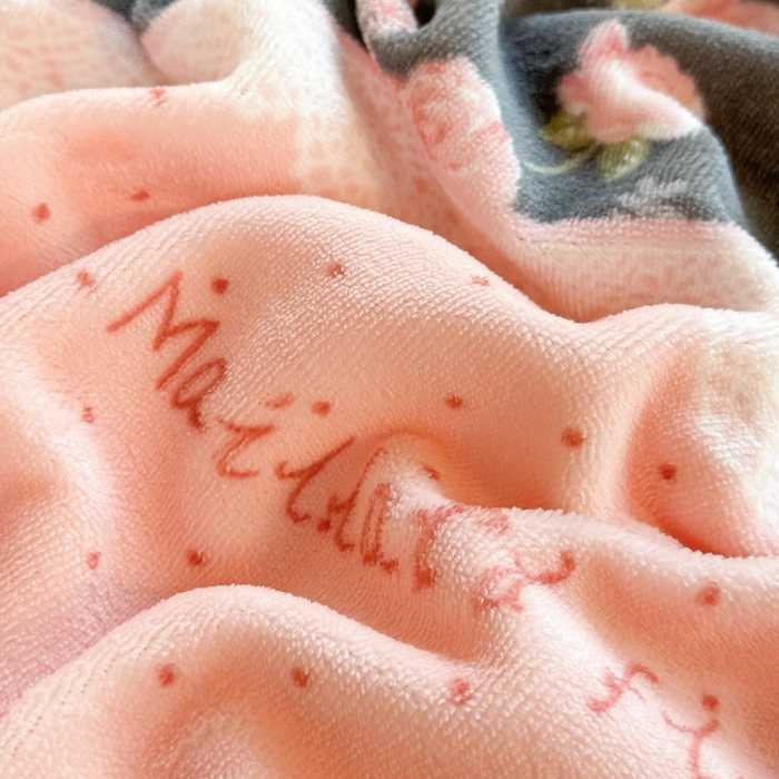 91家纺网 家纺一手货源 找家纺 梓之赫 2025新款保暖舒适牛奶绒印花夹棉床盖四件套 眷恋