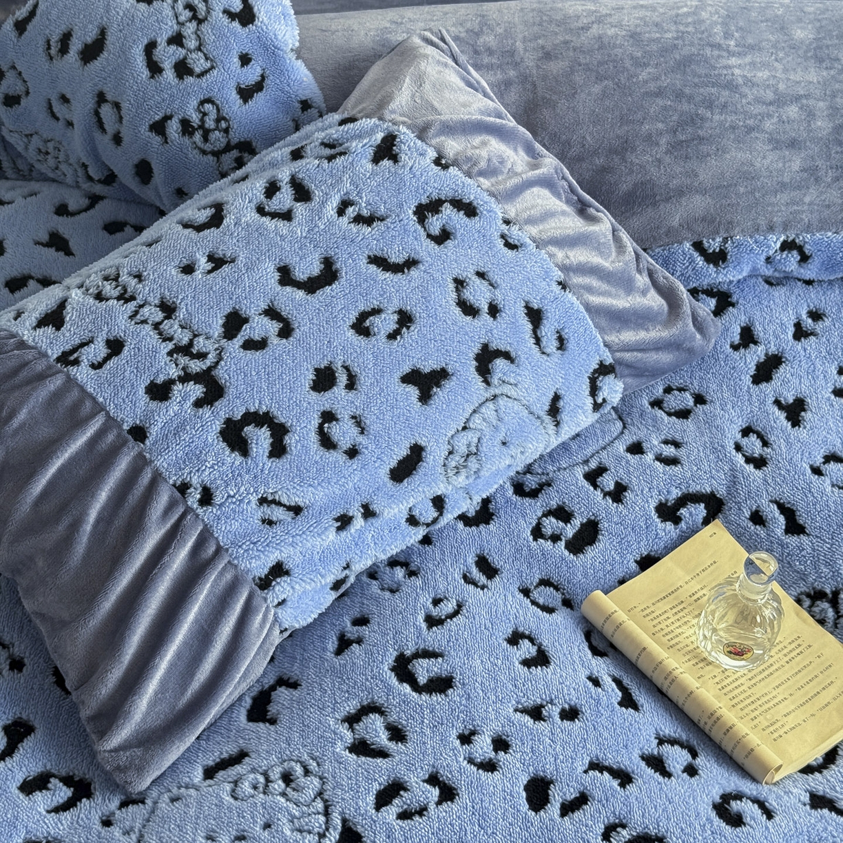 91家纺网 家纺一手货源 找家纺 新印象 2025新款法式阳离子绒保暖床盖四件套 斑豹蓝