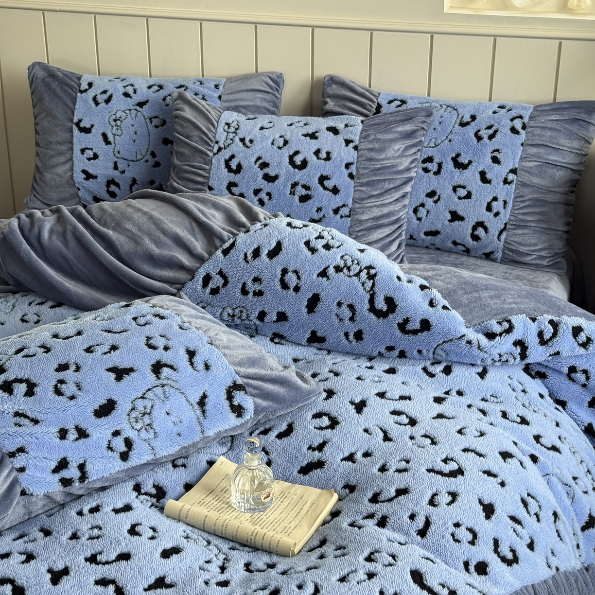 91家纺网 家纺一手货源 找家纺 新印象 2025新款法式阳离子绒保暖床盖四件套 斑豹蓝