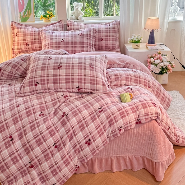 91家纺网 家纺一手货源 找家纺 梓之赫 2025新款保暖舒适牛奶绒印花夹棉床盖四件套 如约