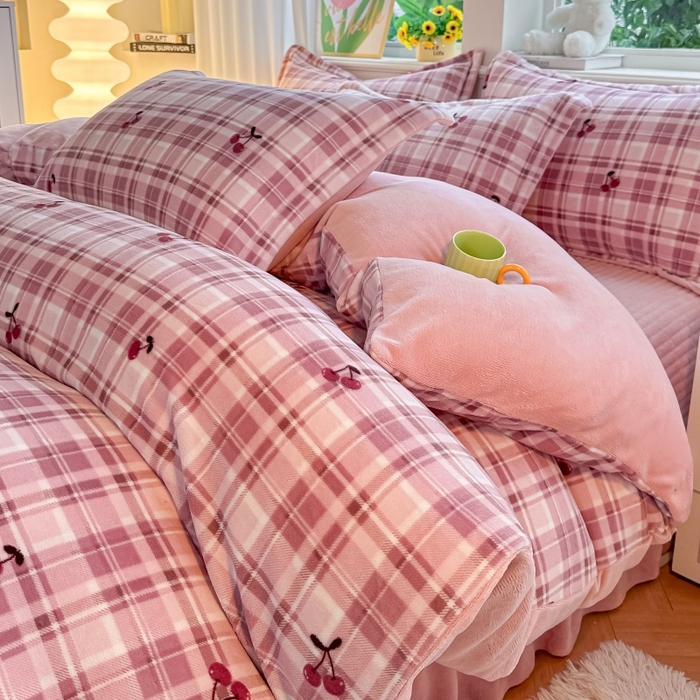 91家纺网 家纺一手货源 找家纺 梓之赫 2025新款保暖舒适牛奶绒印花夹棉床盖四件套 如约