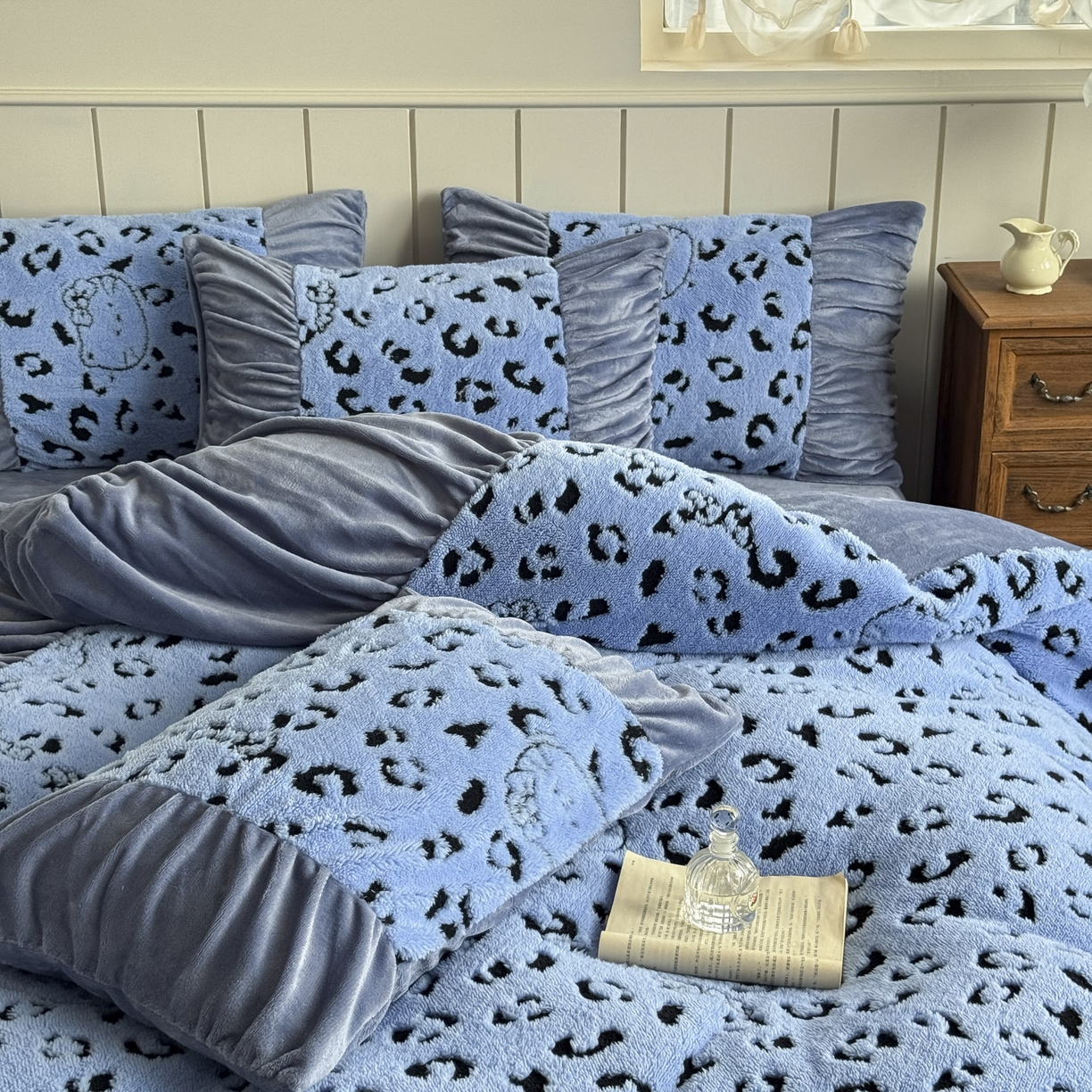 91家纺网 家纺一手货源 找家纺 新印象 2025新款法式阳离子绒保暖床盖四件套 斑豹蓝